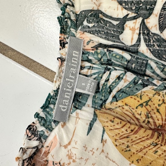 Daniel Rainn Liona Floral flutter sleeve Print Top Smocked Neckline Blouse - Picture 6 of 7